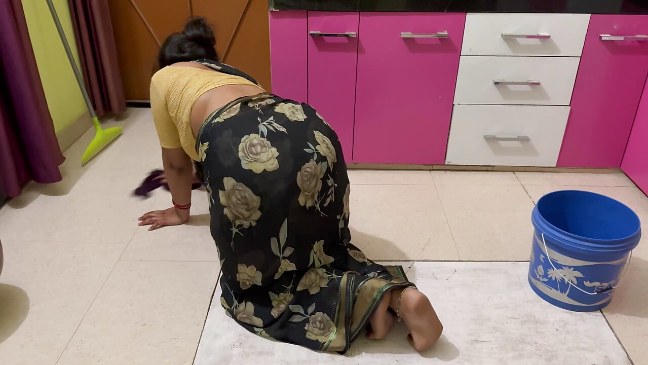 Am fost curățenie în casă, am fost pe șeful și spatele meu a fost durea mult, șeful meu mă ușura, videoclip viral complet hindi