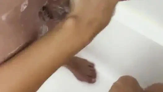 Schwanz rasieren im badezimmer - versuch nicht zu kommen