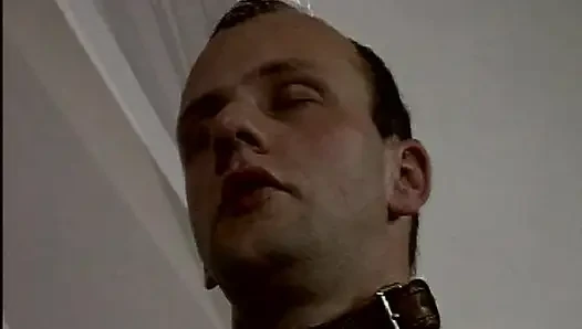 Сексуальные французские шлюхи делят большие игрушки на кровати