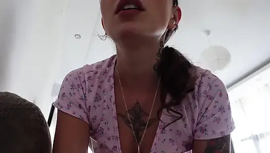 Die Frau eines verliererten Nachbarn dreht durch rauen Analsex völlig durch.