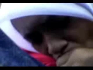 kuluman awek tudung berbaju kurung