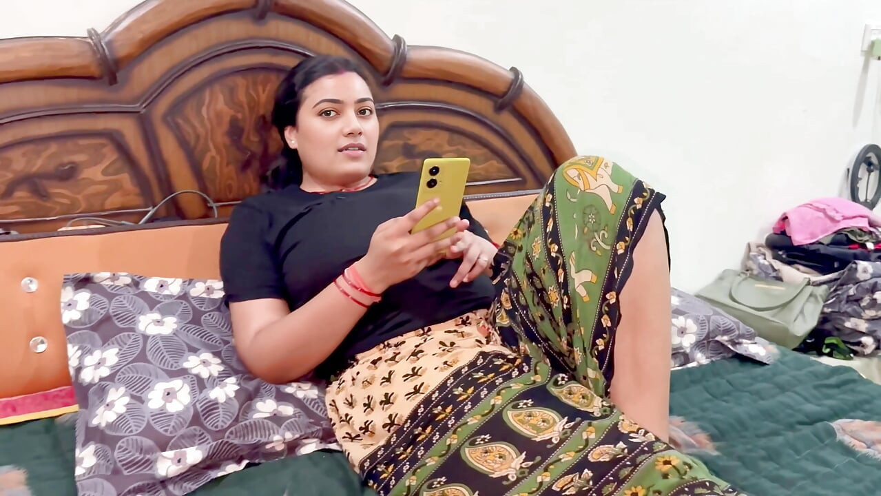 Bade ke jane ke baad chote ne bhabi ko akela dekh uthya mauke ka fayeda