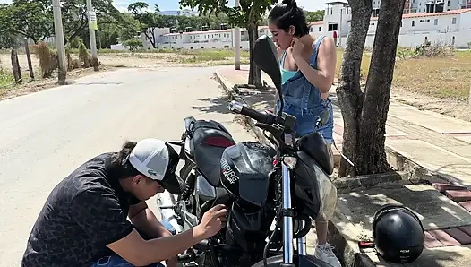 I Find a Sexy Big Ass Girl with Her Motorcycle Stranded so I Decide to H...