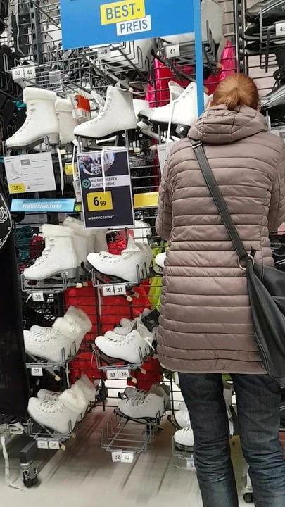 Genç seksi bayan:--))1.