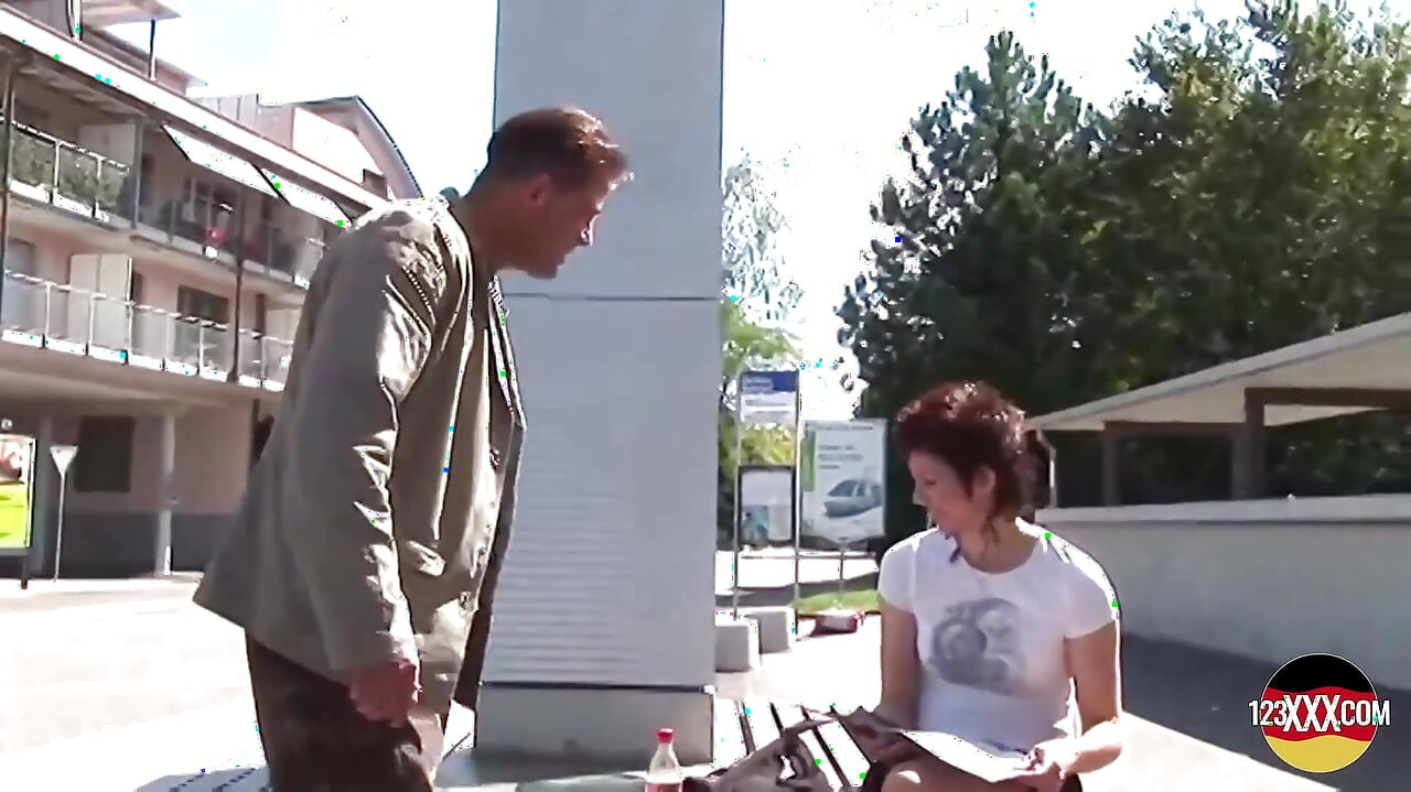 Yaramaz kısa saçlı esmer o kalın yarağı istiyor