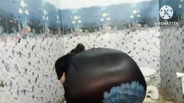 Seeing Didi taking bath, father-in-law's cock stood up Full Hot Bathing Stepsister