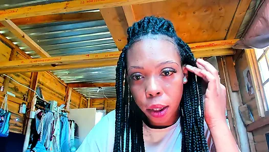 Cewek seksi dengan pantat bahenol ini lagi asik muasin memeknya sampai matanya merem melek... Bagian 1