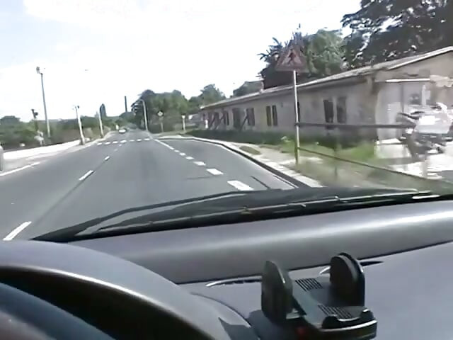 Pod koszulką widać coś naprawdę