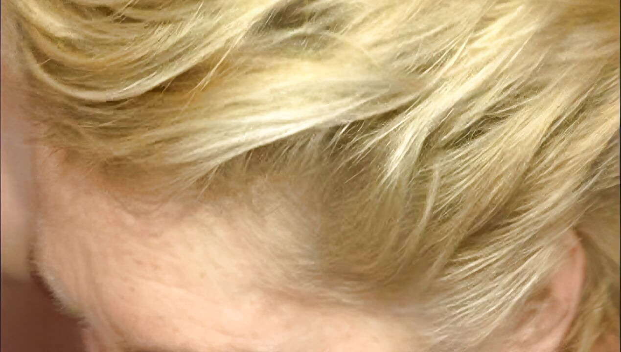 熟女骚穴被拳头深深插入并撑到最大