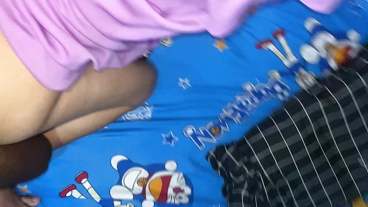 이웃집 아내랑 섹스하는 영상이야.