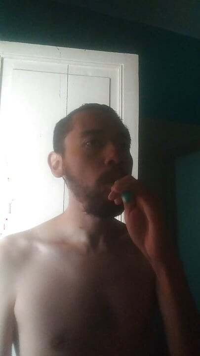 I record myself doing a skincare in the morning
