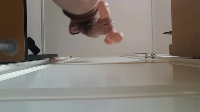 ToyRide 8, Up against the door