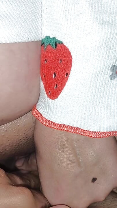 Киска Трахает Пальцами, Дрочит Муж, Массаж Хуя В Видео От Первого Лица