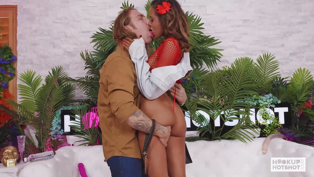 Lusty Kylie Le Beau Tight Asshole Gets Deep Penetration