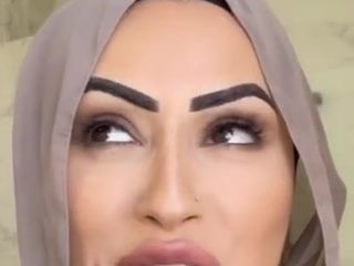 Libanesische Barbie-Tussi in einem Hijab