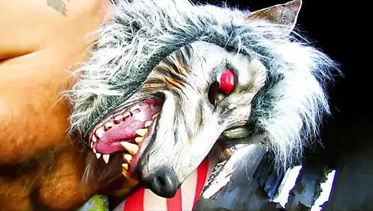 Cewek mungil kerudung menunggangi merah seksi nyepong kontol werewolf