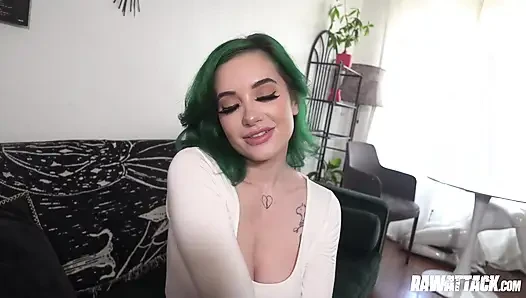 Memek gia paige si cewek cantik bertato pantas dientot