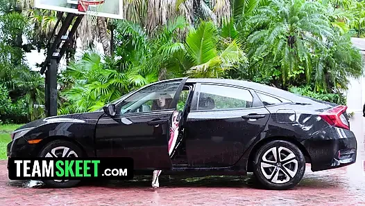 Kira perez si cewek semok latina dientot habis-habisan sampai dicrot di dalam