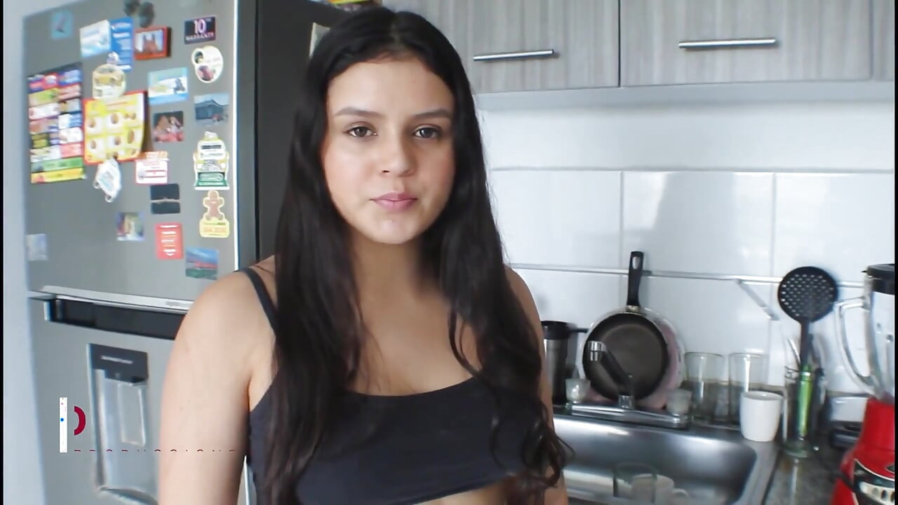 Eu fodo o técnico que veio à minha casa para reparar algumas coisas - pornô em espanhol