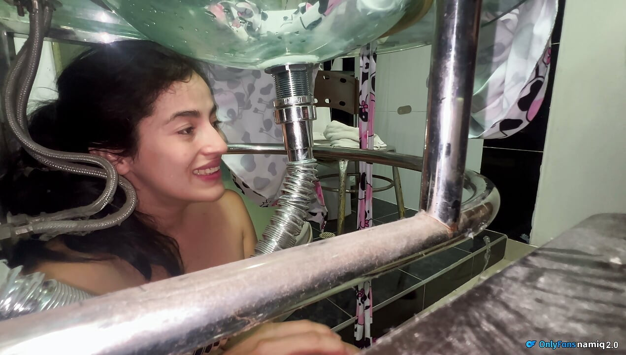I TOUCH MYSELF A LITTLE IN THE BATHROOM AND I DISCOVER A HARD AND THICK COCK WAITING TO GIVE ME CUM