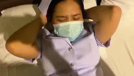 Aku mengatur untuk berhubungan seks dengan teman perawatku selama jam makan siang.