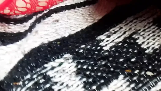 Kırmızı file elbiseli ve seksi çoraplı kız arkadaşım misyoner pozisyonunda sikişiyoruz