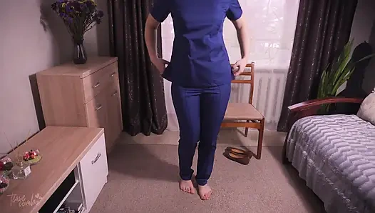 Suster nakal ini nggak bisa melenyapkan celana dalamnya!