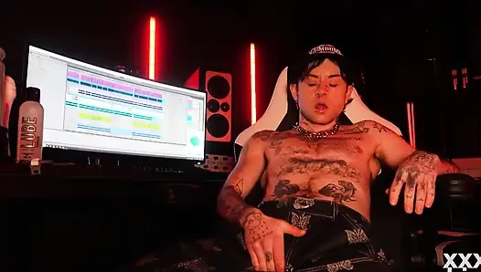 Ftm Musician XXX Skips Fills His Pink Pussy with Oversized Dildos in His Recording Studio