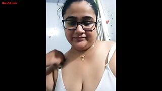 Menina indiana peituda na cam - saree vermelho