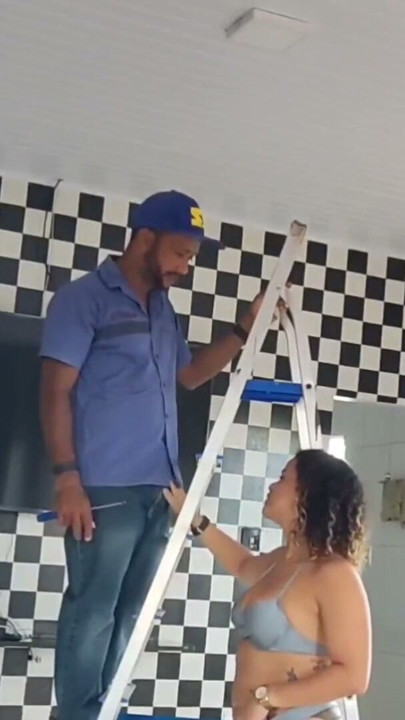 Mim Dei Bem Am profitat de serviciu ca să fut electricianul | Clip 1