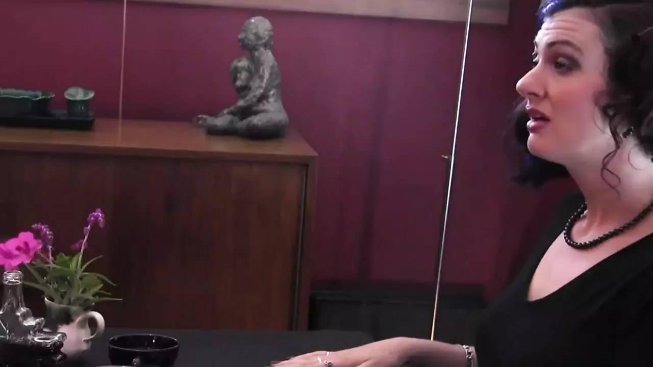 Esperienza fetish con una troia lesbica pelosa