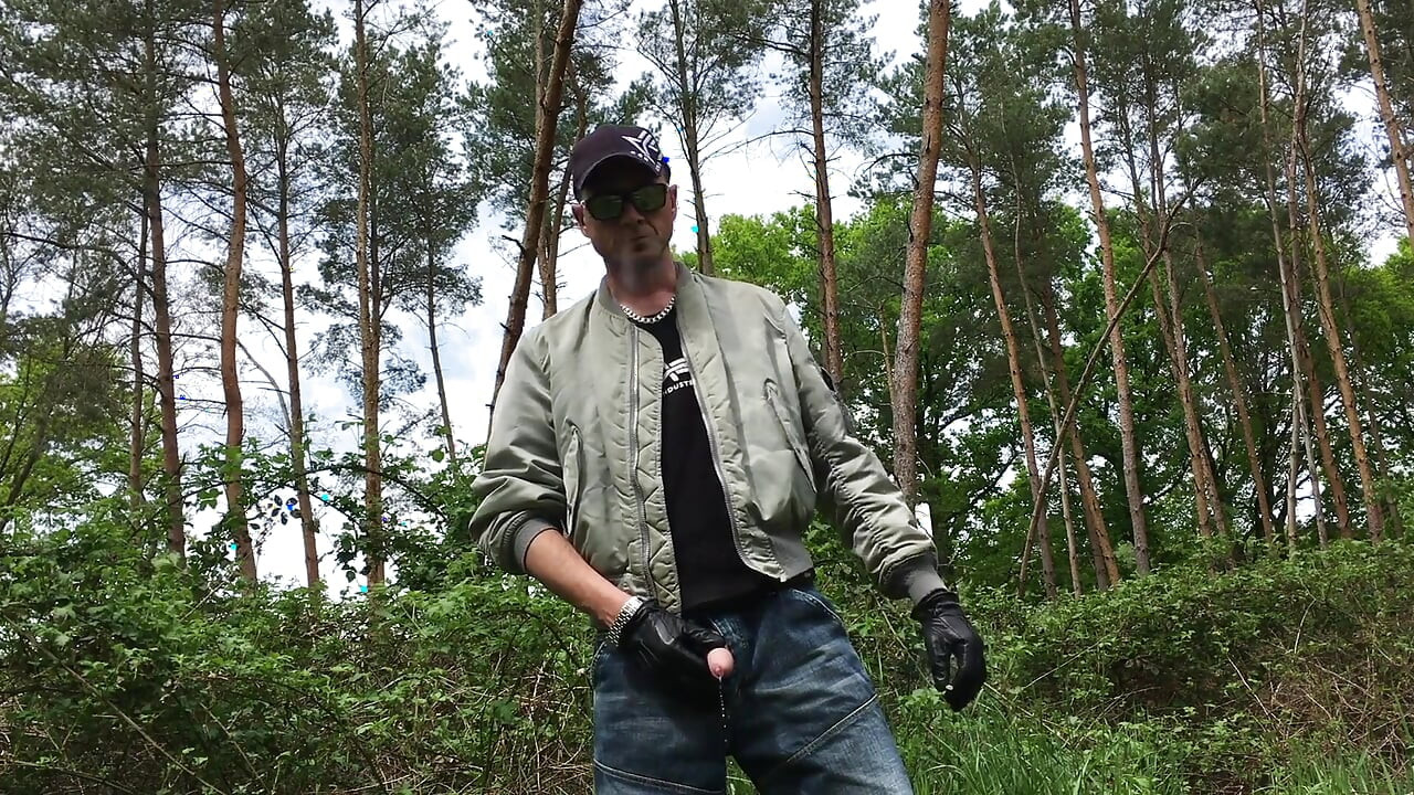 Outdoor Piss
