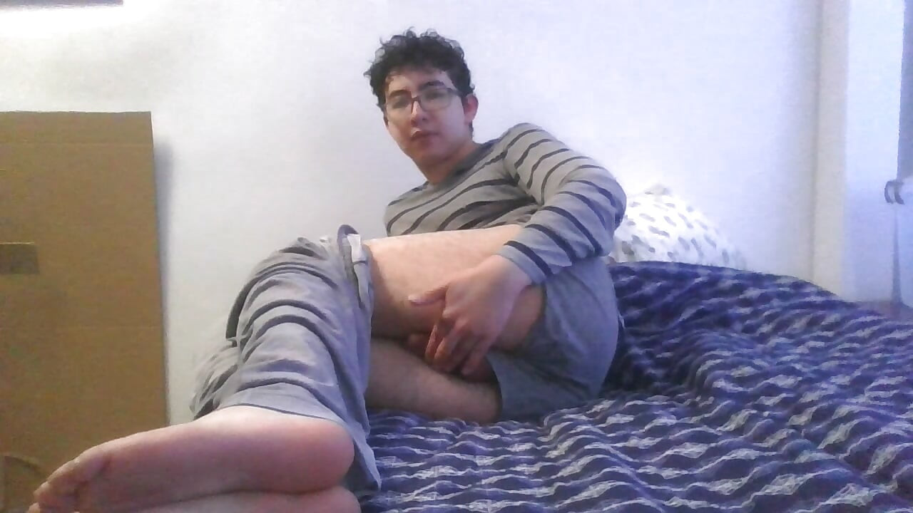 Cute twink femboy latino cumming, feet fetish