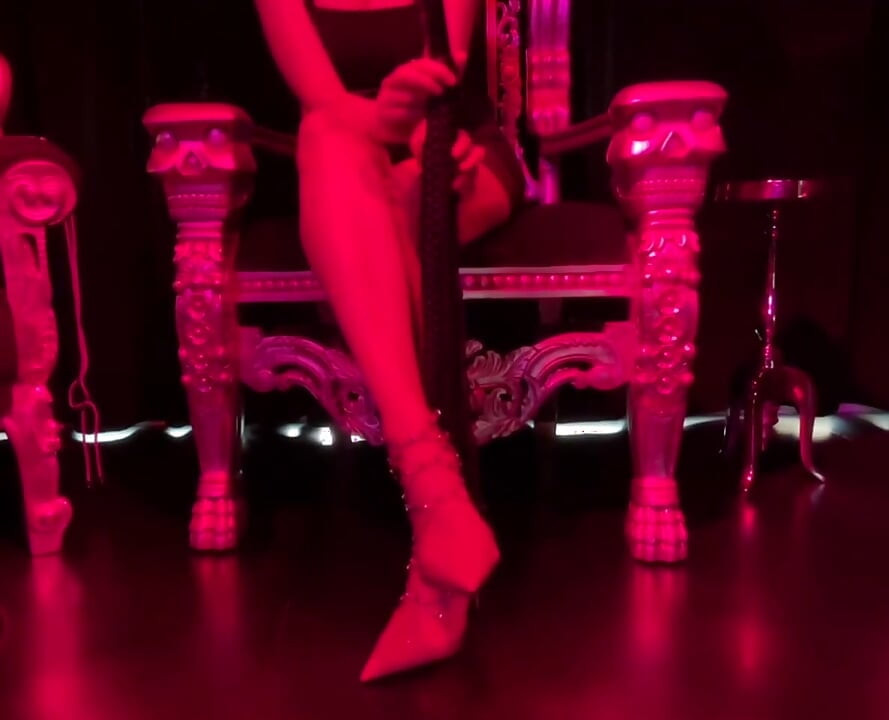 Dominação feminina sala vermelha