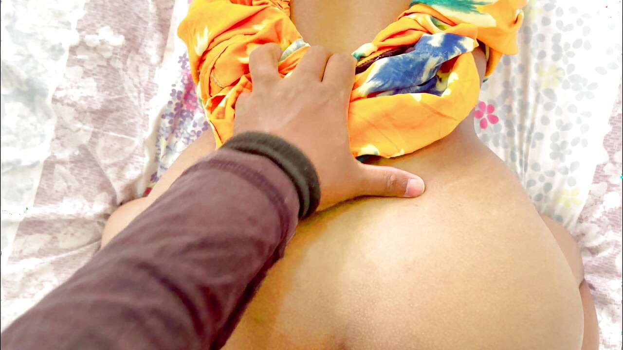 lua de mel casal se divertindo noite