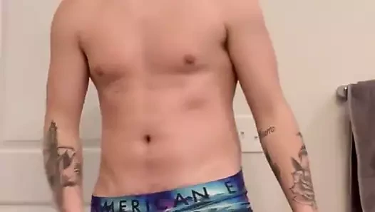 Düz üstün adama tapılması gerekiyor