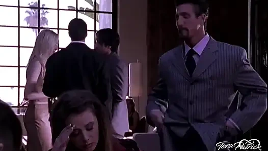 Penny Flame трахнули на кухне ресторана