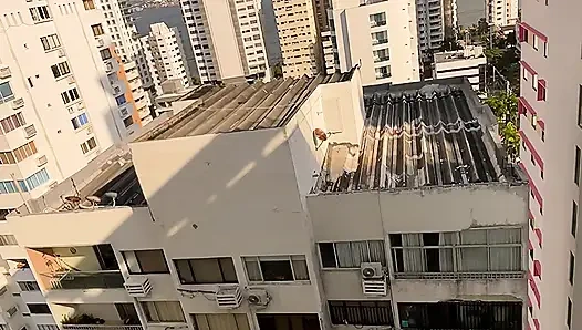 Güzel karım beni komşumla aldatıyor