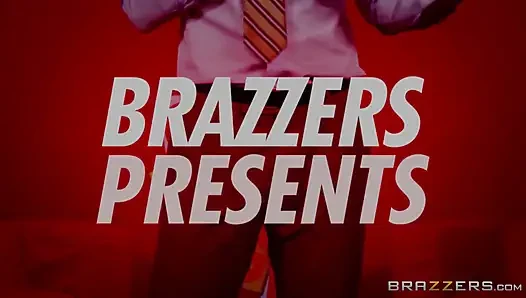 Brazzers - Peta Jensen и Nicole Aniston принимают участие в сексуальном тройничке с Johnny