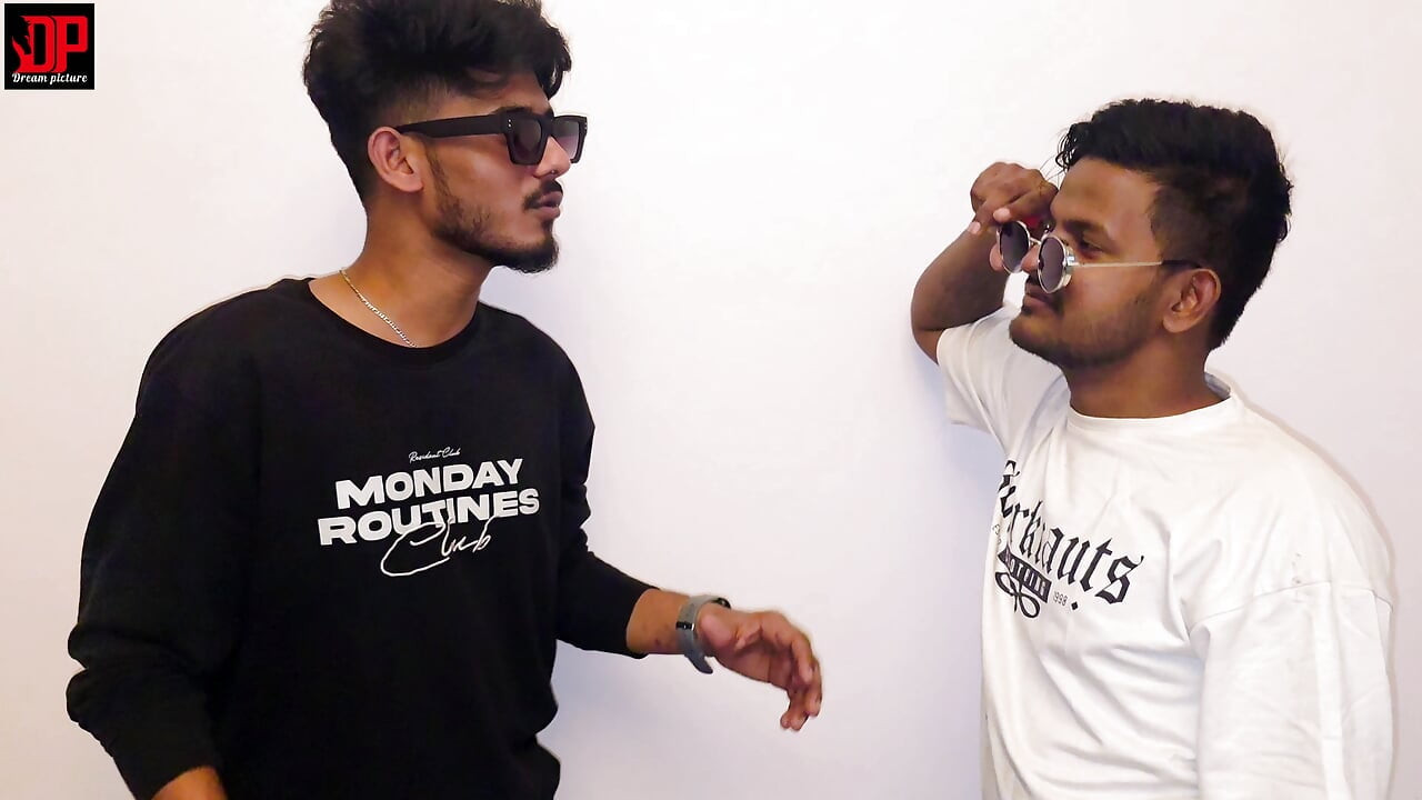 インドのデシ教職員教師がクラスメートの友人とセックスするスリーサム動画MMSいいね動画