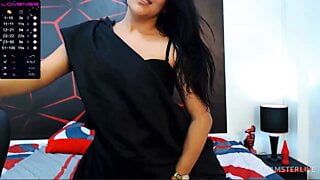 Yalitaza Anali, fată indiancă sexy care scoate saree