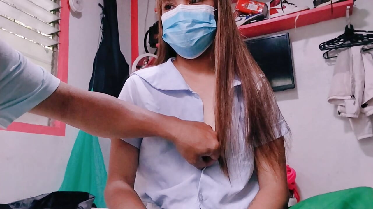 סטודנטית בת 18+ החליטה לתת את בתוליה לאביה החורג