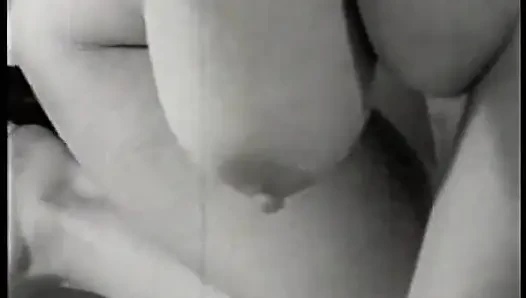 Si cantik virginia bell si cewek semok dengan besar lagi nungging sambil nungging di depan TV