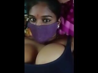 Telugu meia-irmã bigboobs mamilos inchados massagem suja falando para meio-irmão