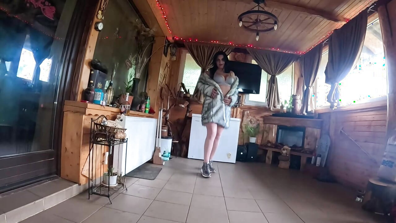 Želim da mi pomogneš odabrati bundu za sljedeću scenu