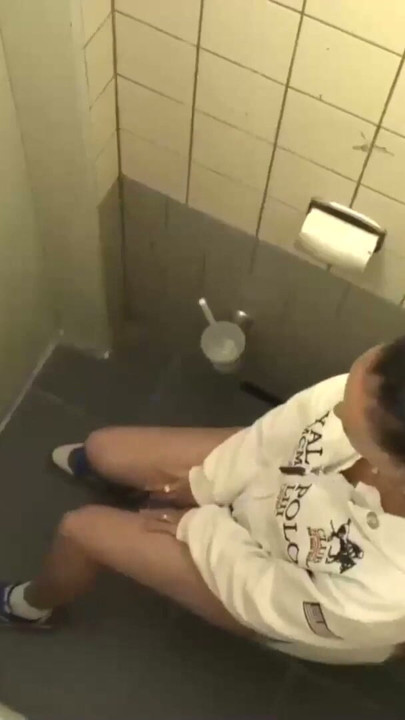 Egon bumst kleine Hure am Bahnhof | Clip 1