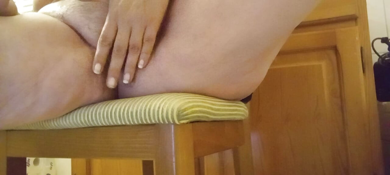 Thick 53-year-old amateur shaves her hairy pussy close-up - Part 3