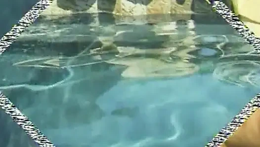 Дикий секс у бассейна