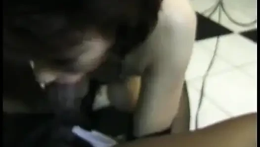 Memek dan mulut wanita dewasa rambut merah dientot habis-habisan sama kontol besar pria kulit hitam