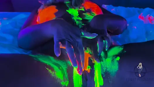 Işıklar Aşağı, Parlıyor